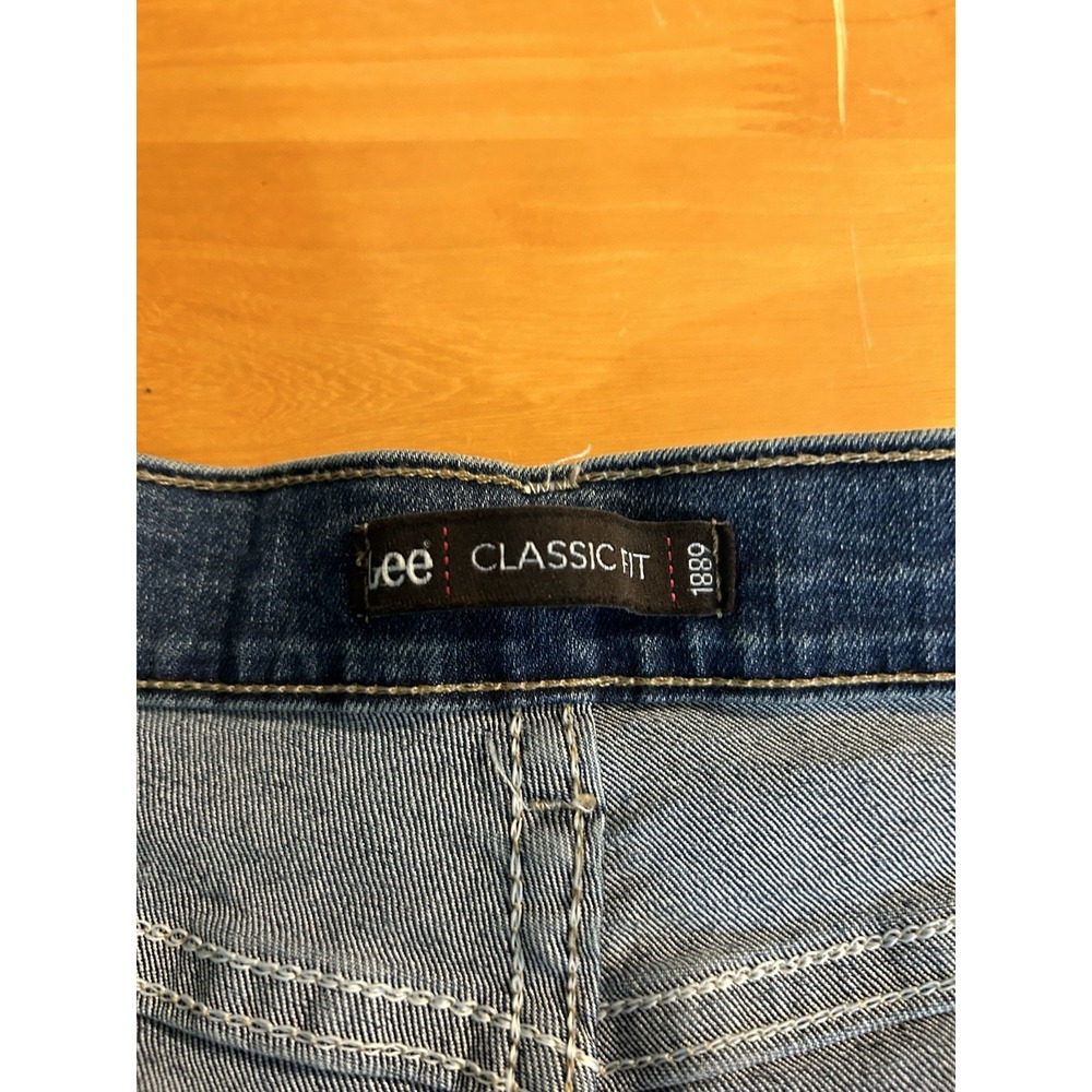 Lee Women's Classic Fit Jeans Size‎ 14 Medium Dark Wash Denim Straight Leg - Picture 3 of 5